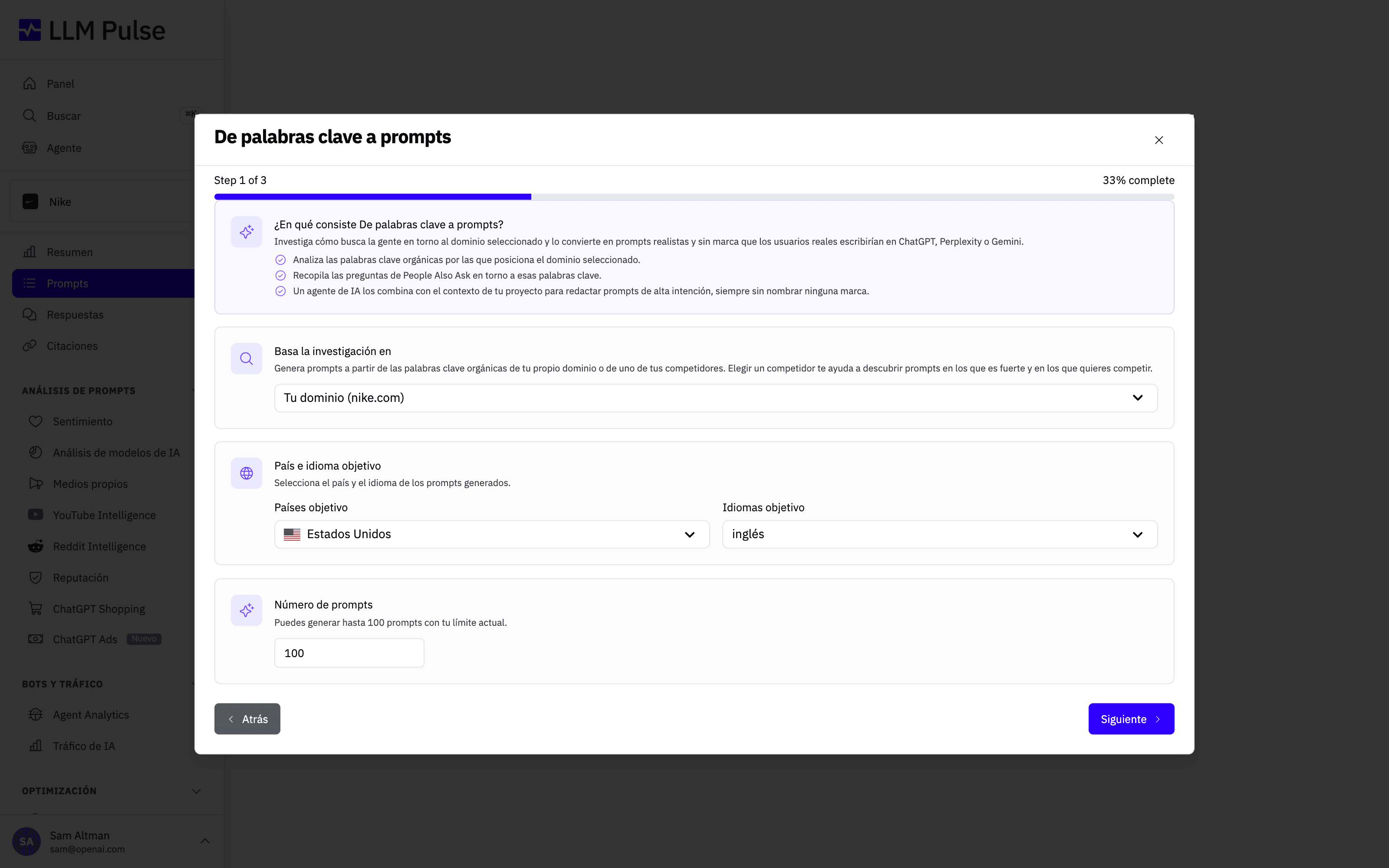 Agente de IA Keyword to Prompts de LLM Pulse generando prompts realistas sin marca a partir de los temas de búsqueda más relevantes para tu dominio o un competidor