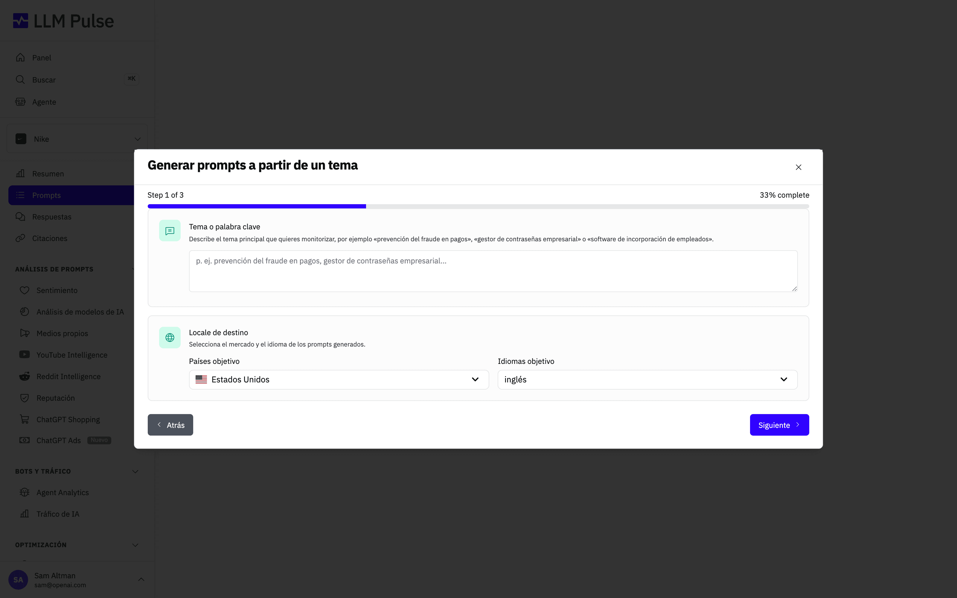 Ventana modal Generate prompts from a topic de LLM Pulse, donde se describe un tema o una palabra clave y se eligen un país y un idioma de destino para los prompts generados
