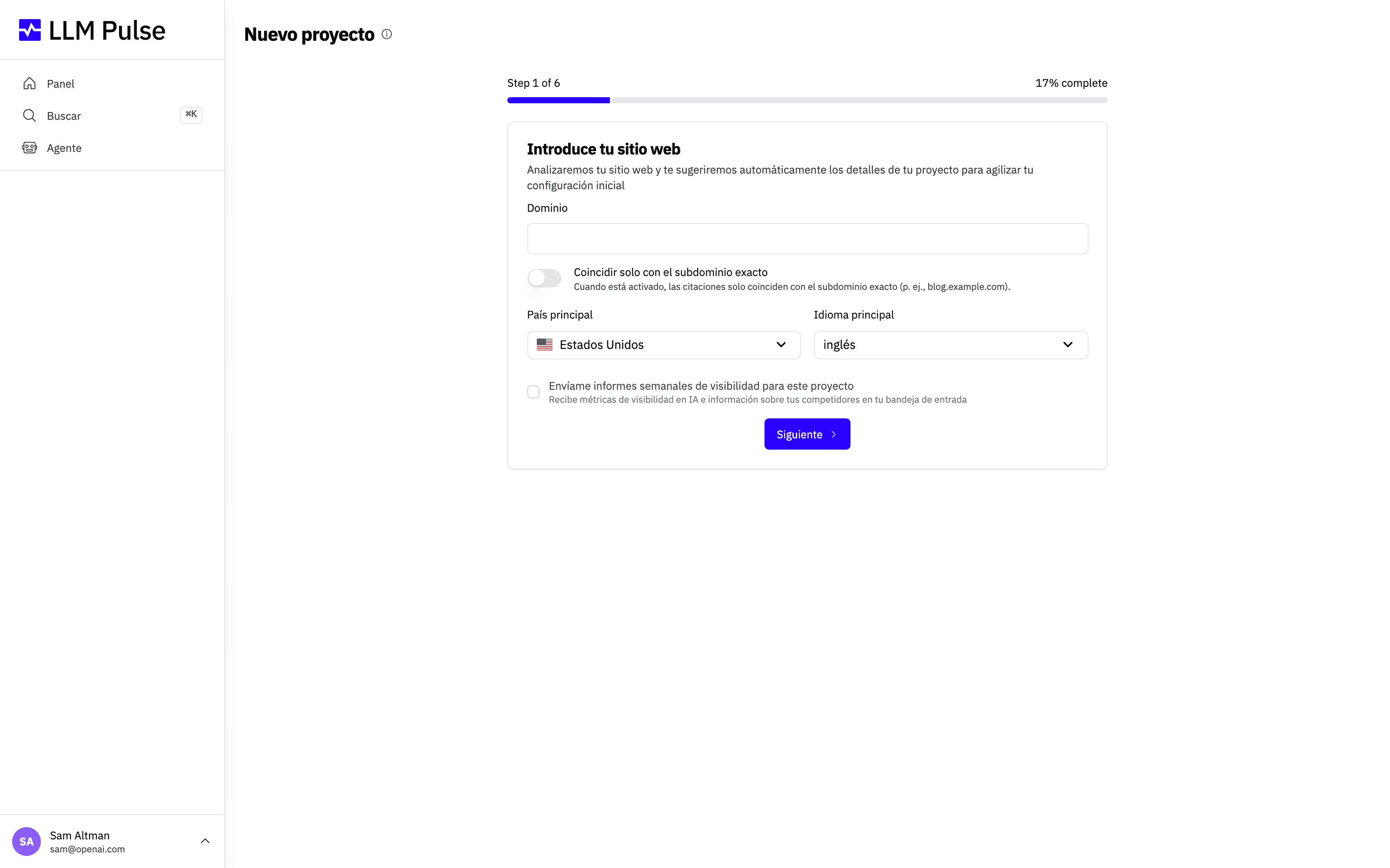 Paso 1 del asistente de nuevo proyecto en LLM Pulse: introducir el dominio del sitio web, el país principal y el idioma principal