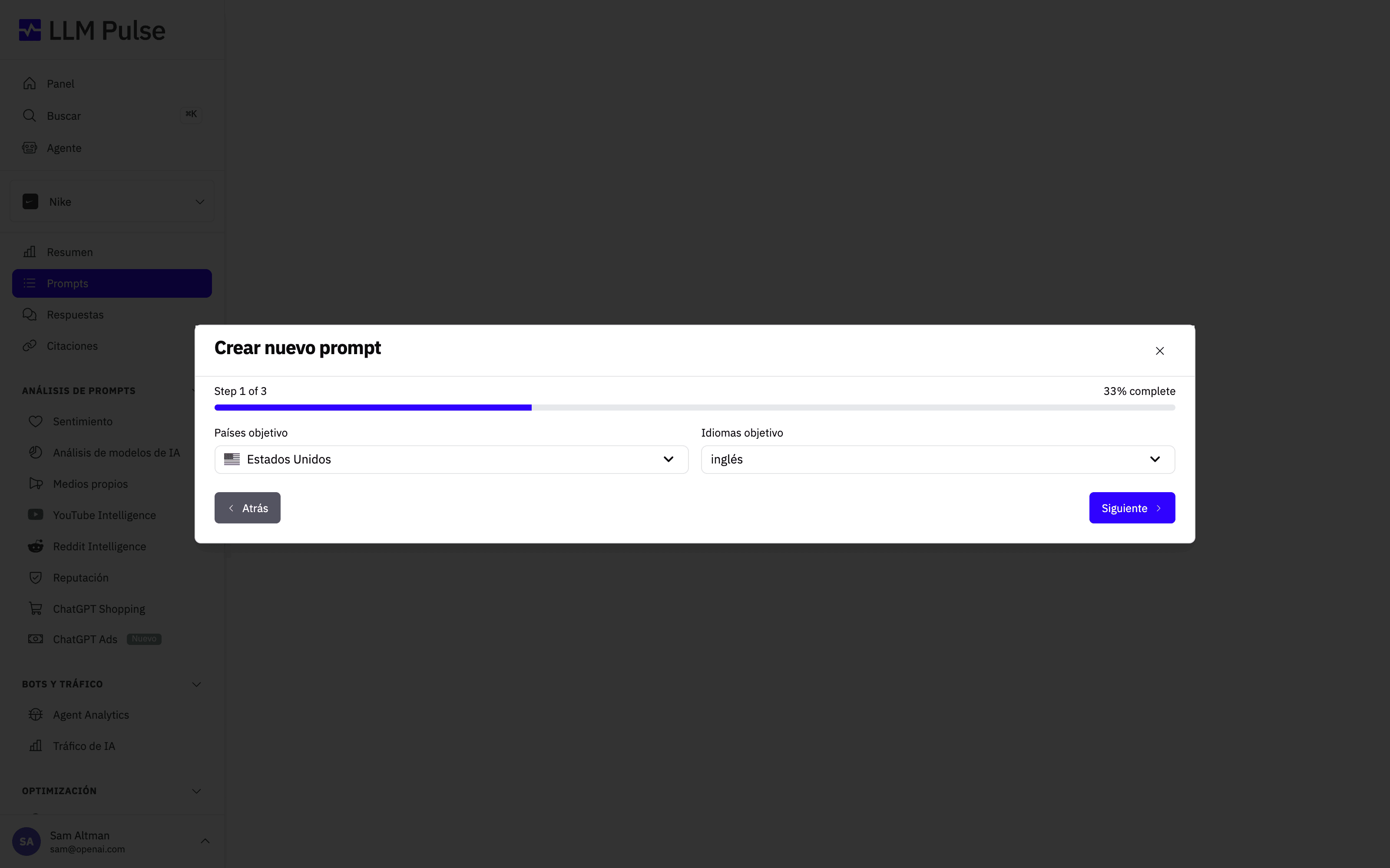 Ventana modal Create New Prompt de LLM Pulse para añadir un prompt manualmente y seleccionar los países y los idiomas de destino