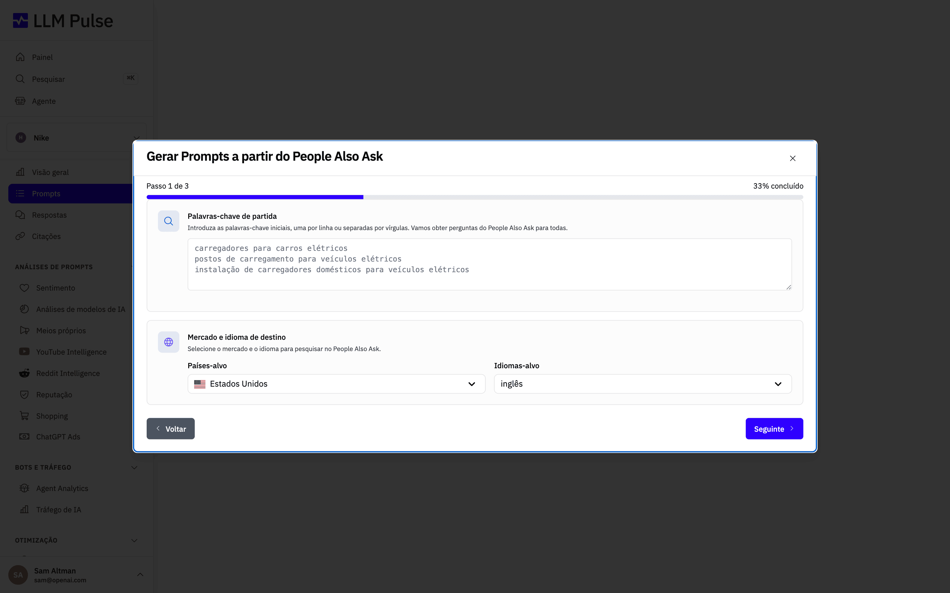 O modal Generate prompts from People Also Ask no LLM Pulse, com um campo para palavras-chave iniciais e seletores de país e idioma de destino