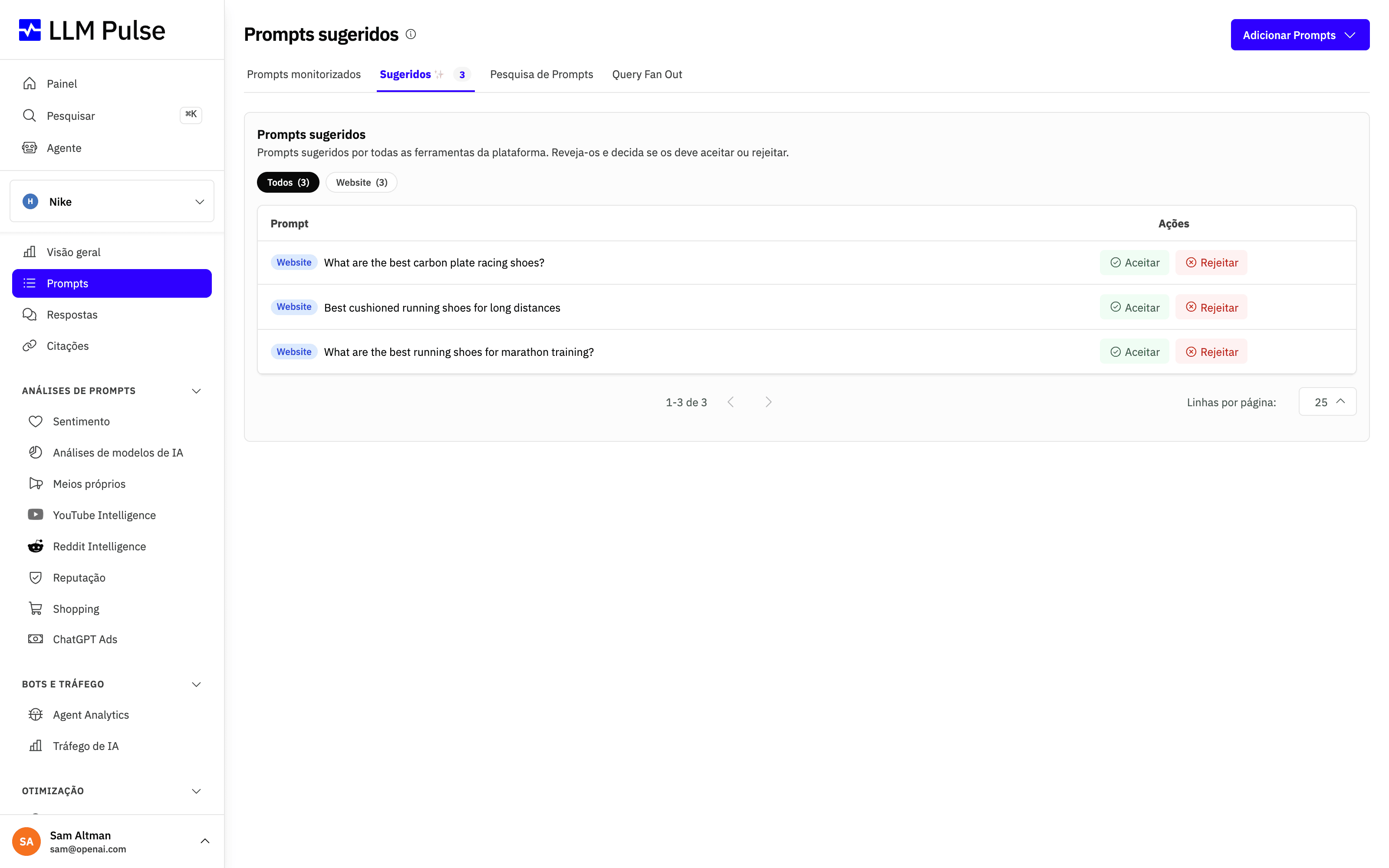 O separador Suggested Prompts no LLM Pulse, com ideias de prompts geradas por IA e ações Accept e Reject para selecionar o que é monitorizado