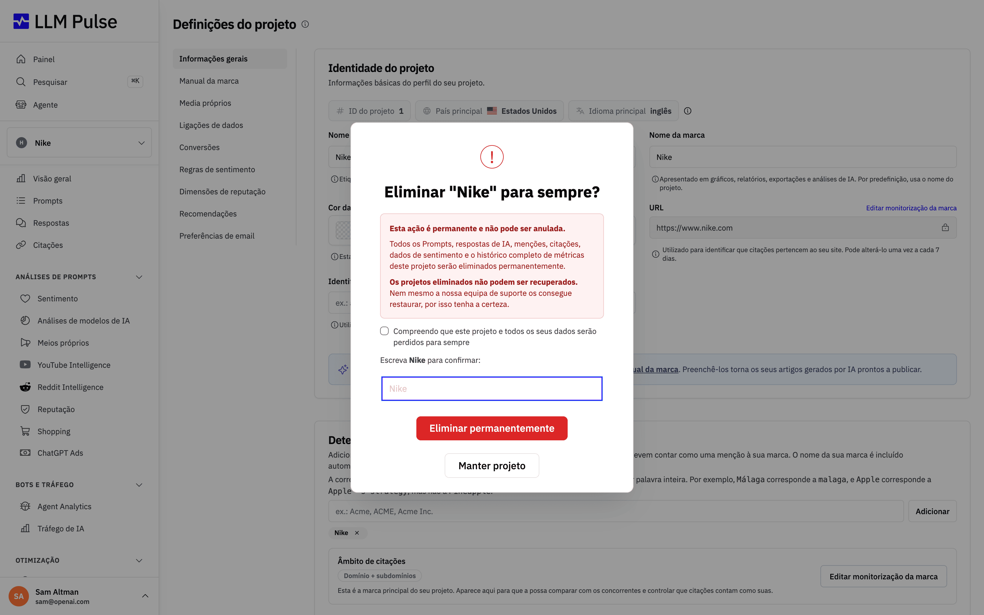Caixa de diálogo de confirmação de eliminação no LLM Pulse, a avisar que a eliminação é permanente, com uma caixa de verificação de confirmação e um campo para escrever o nome do projeto